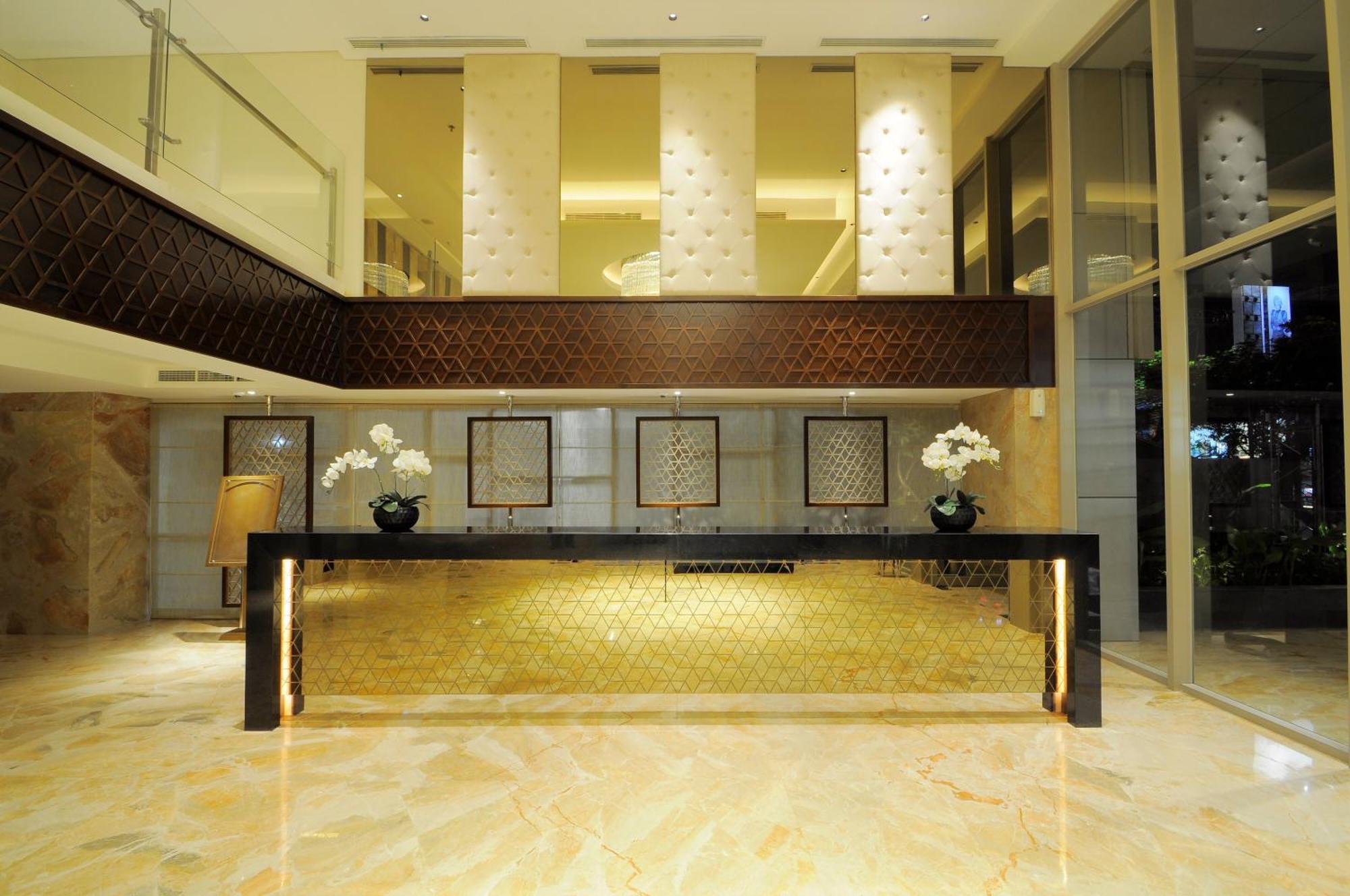 Louis Kienne Hotel Pandanaran Semarang Dış mekan fotoğraf