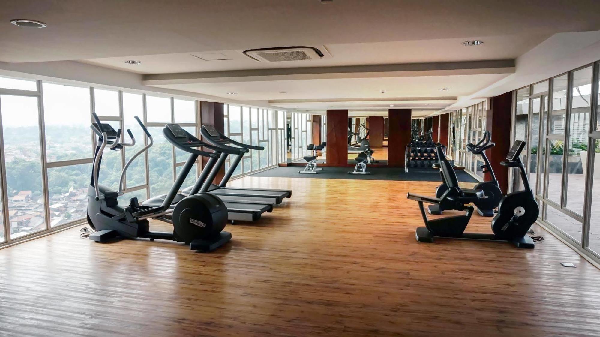 Louis Kienne Hotel Pandanaran Semarang Dış mekan fotoğraf