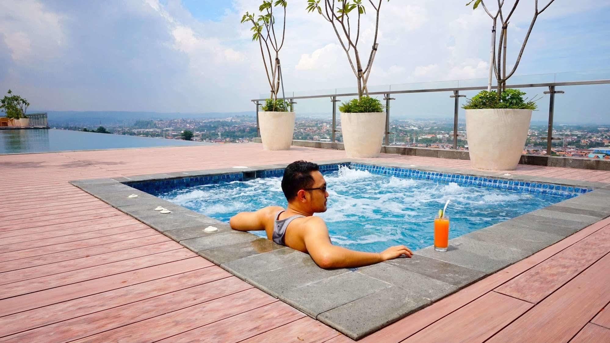 Louis Kienne Hotel Pandanaran Semarang Dış mekan fotoğraf