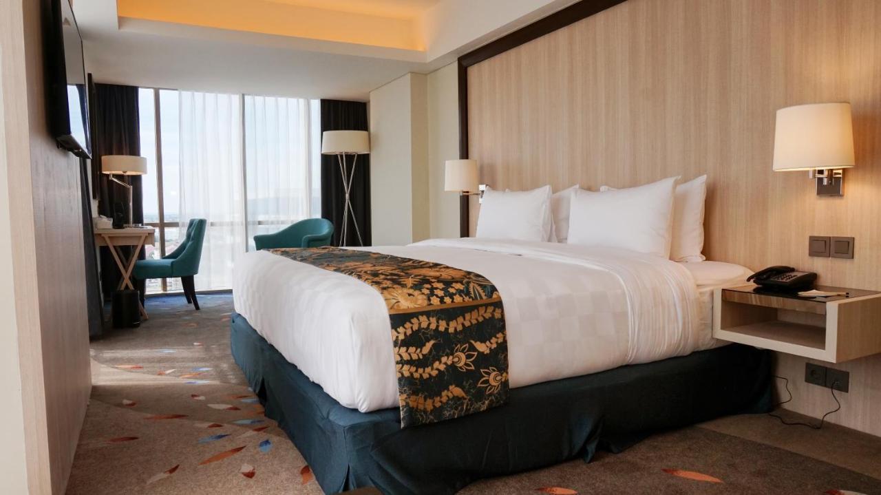 Louis Kienne Hotel Pandanaran Semarang Dış mekan fotoğraf